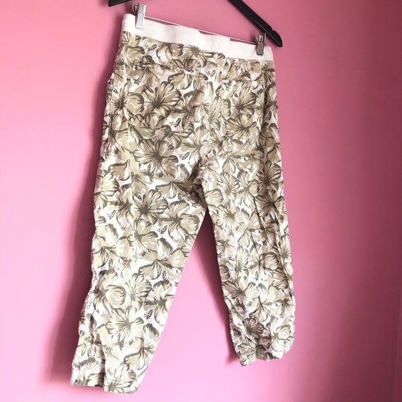 🔹2/$30🔹 Size 10 Floral Brown Capris - Picture 7 of 10